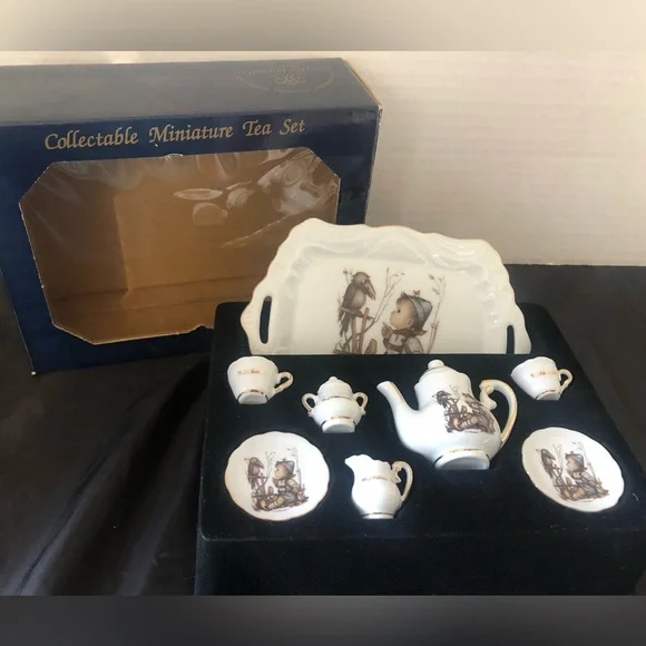 Miniature tea set Reuter Porzellan Germany with Hummel picture - Picture 2 of 5